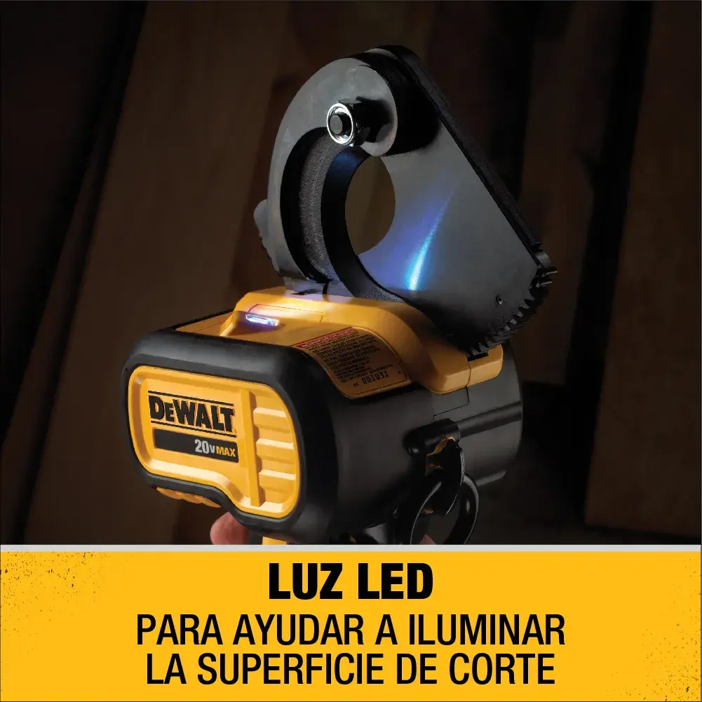 Una herramienta DEWALT DCE150 con luz LED iluminando la superficie de corte. El producto se muestra en uso, destacando su función de luz LED.
