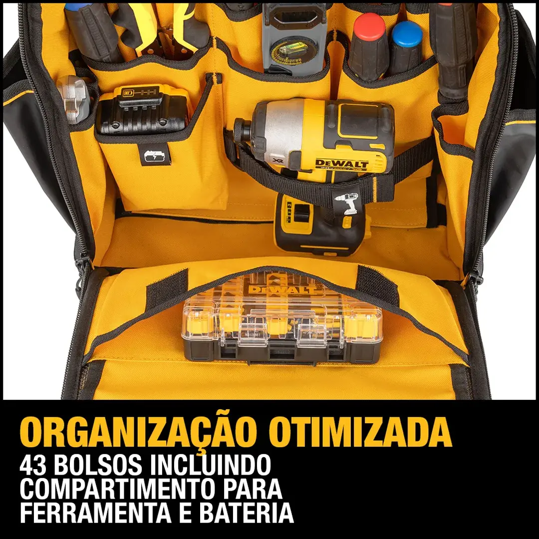 Bolsa de herramientas DEWALT abierta con bolsillos para herramientas, batería y accesorios, organización optimizada.