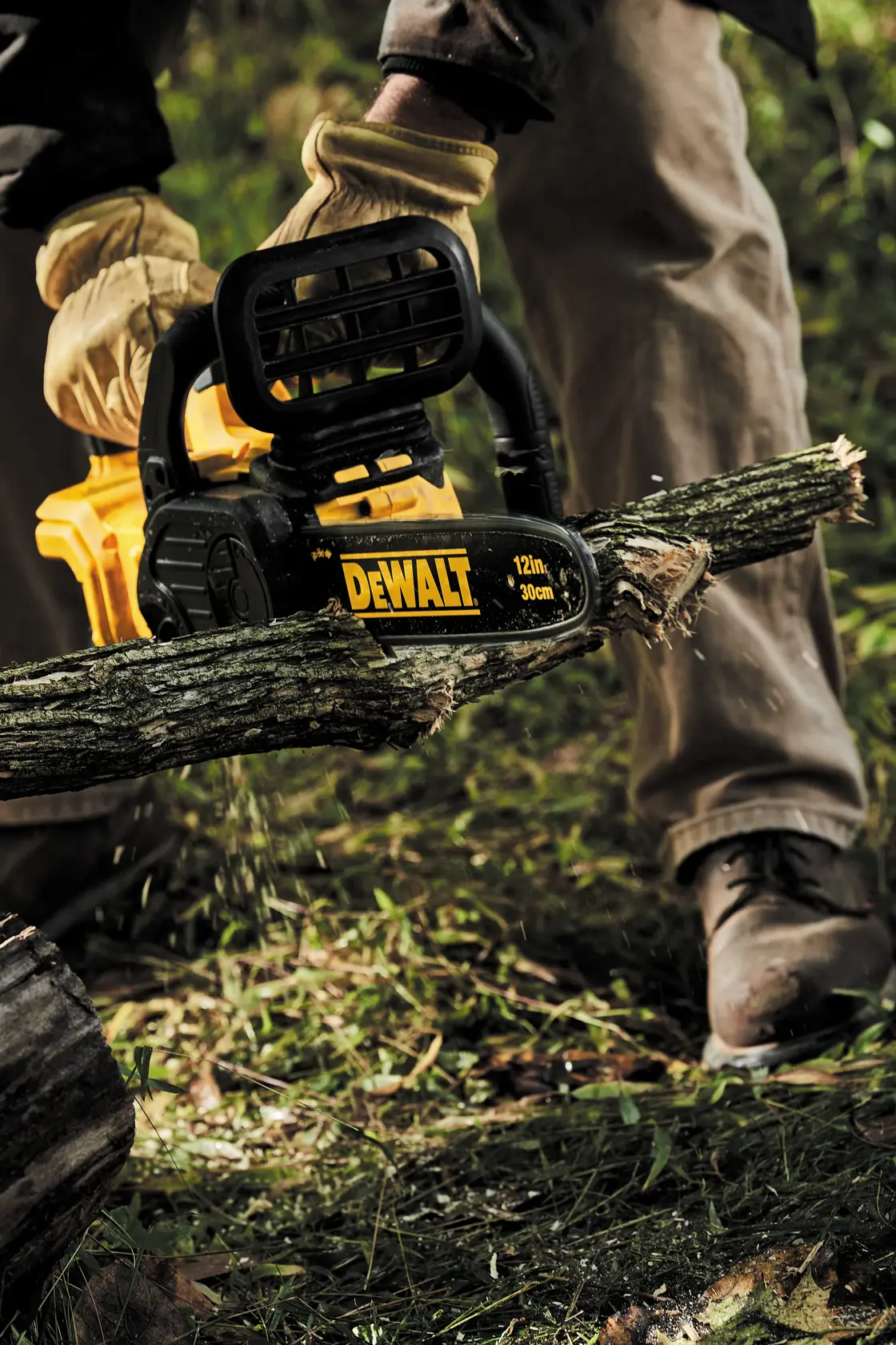 Motosierra 12" Sin Carbones (BRUSHLESS) 20V MAX* (incl. batería 5.0Ah y cargador)