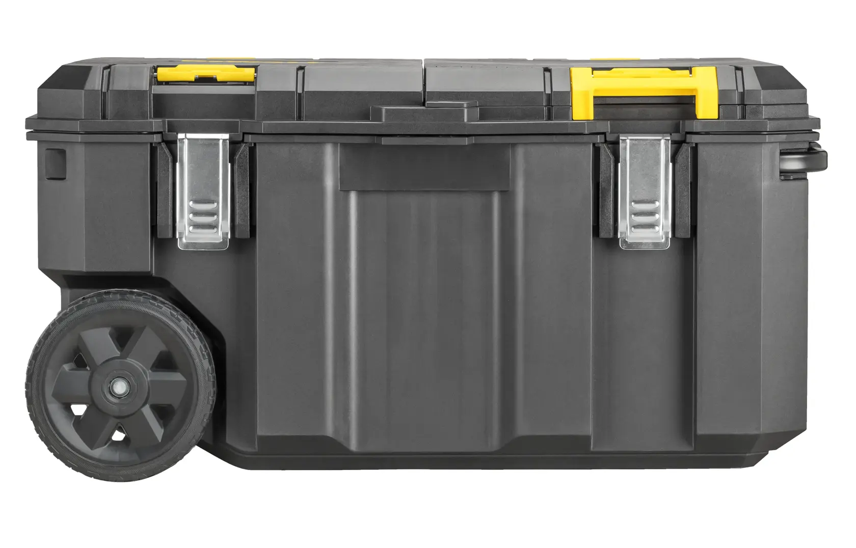 Gran caja de herramientas DEWALT negra con ruedas, cierres metálicos y asas amarillas sobre fondo blanco.